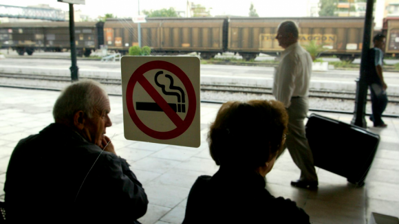 can I smoke on the train