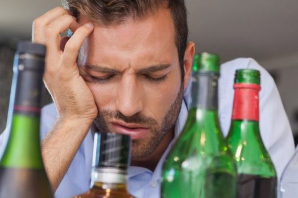 Сильно болит голова после алкоголя