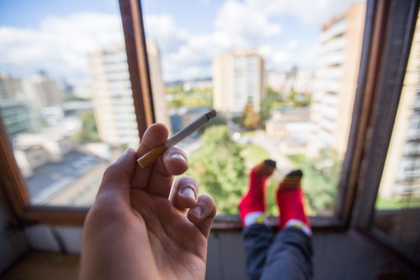 закон про куріння на балконі своєї квартири