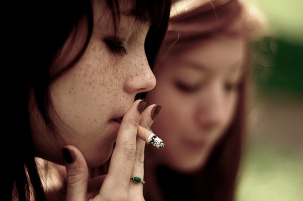 Не бойтесь признаться друзьям в том, что вы хотите бросить курение